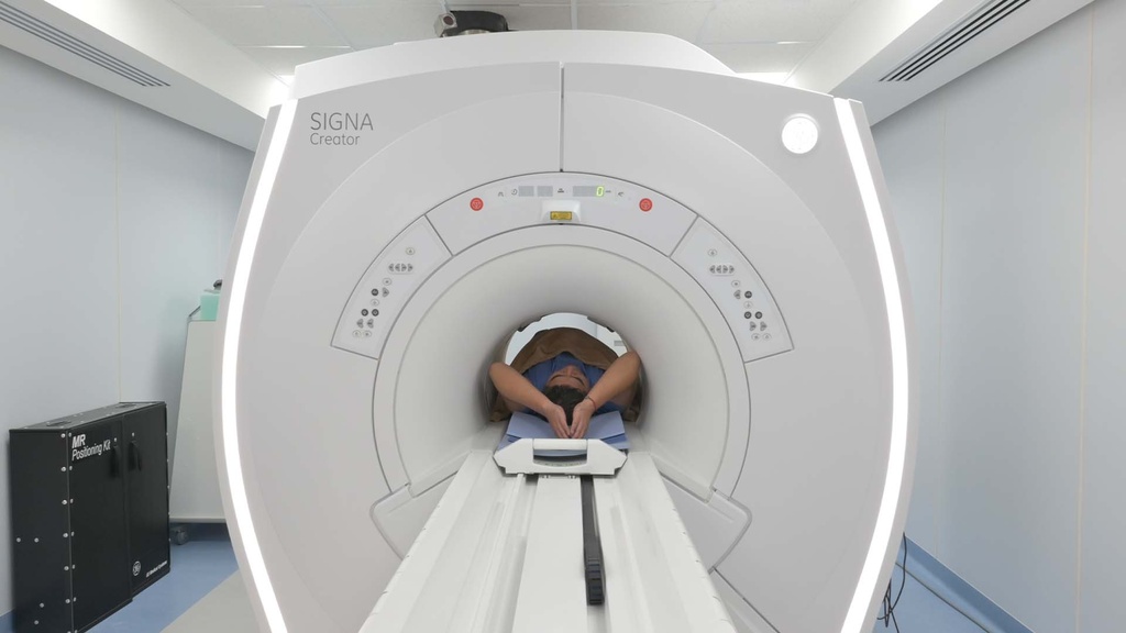 Resonancia Magnética Angioresonancia De Troncos Supra Aorticos Y Carotidas Con Contraste