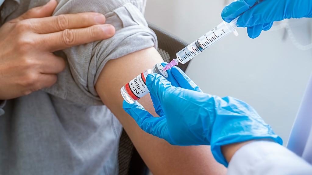 Aplicación Vacuna Covid 19 mRNA Pfizer Comirnaty LP.8.1